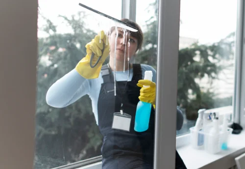 Nettoyage de vitres intérieures et extérieures à Amoncourt